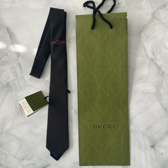$350 New Authentic GUCCI Christmas Tie, Gift for him, black - red/green GG Logo - Picture 13 of 13